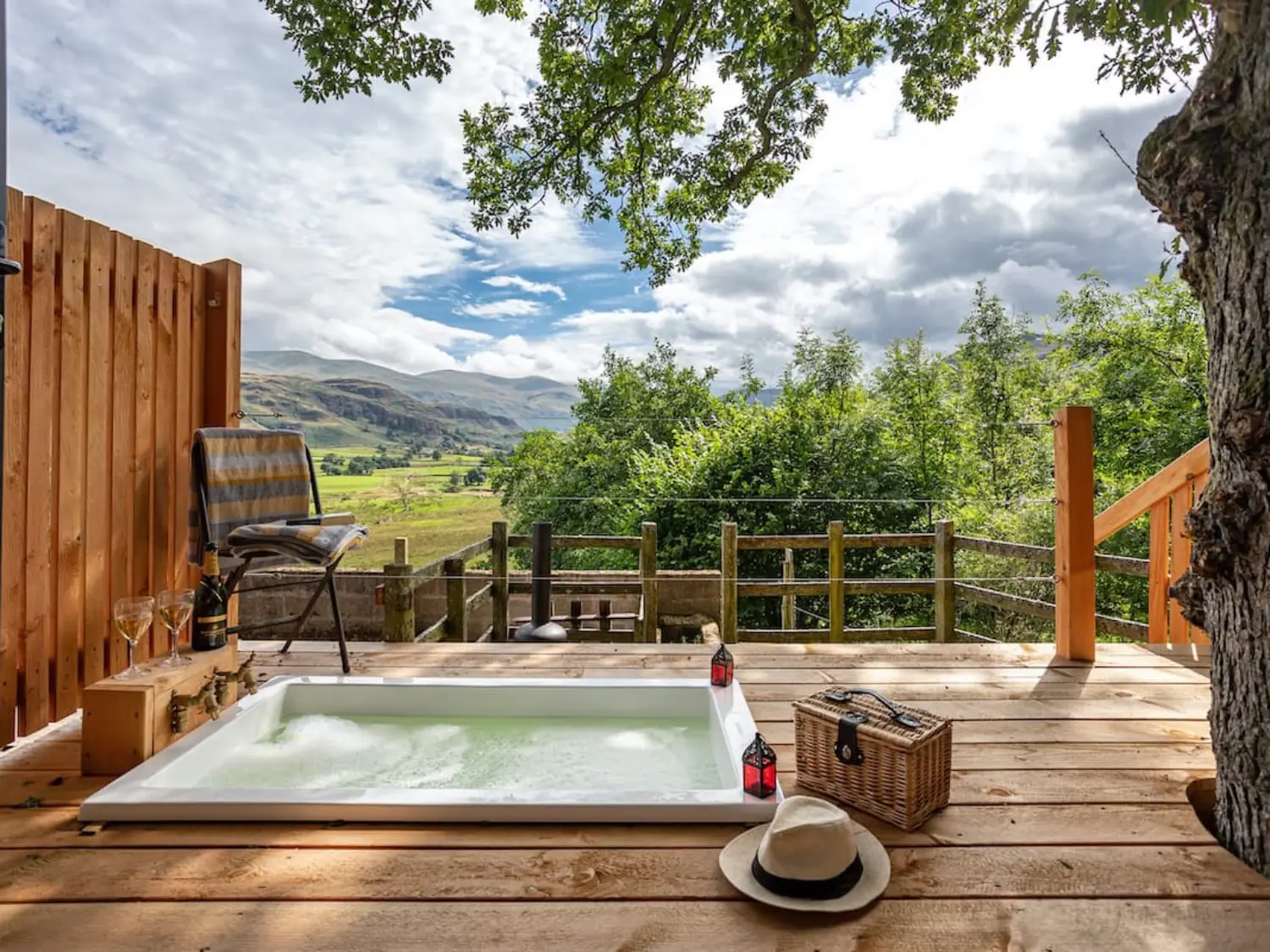 Helvellyn Hut Outdoor Decking and Japanese Soaking Tub with views over hills