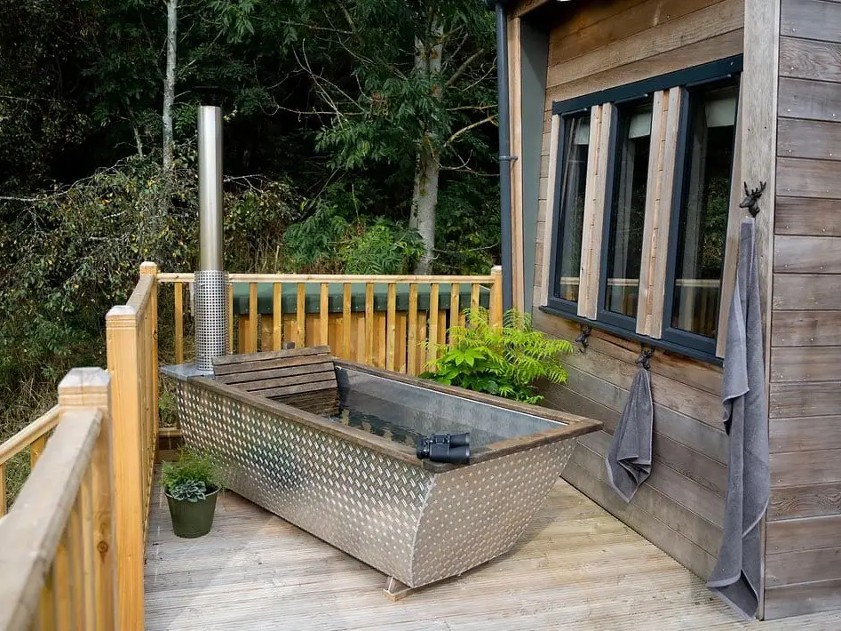 Hot tub on the outdoor decking at the Tiny Homes Lodge